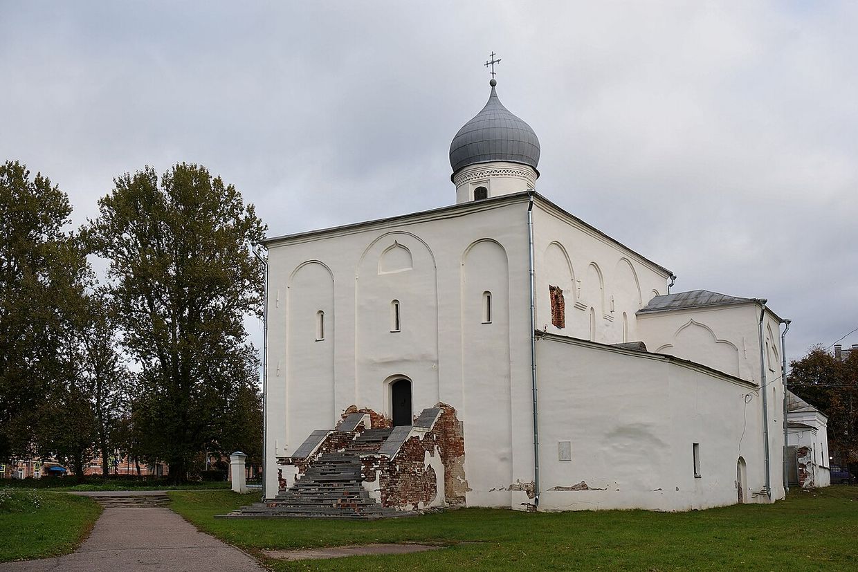 Петербургские археологи нашли в Великом Новгороде литургический хлеб, испечённый 700 лет назад
