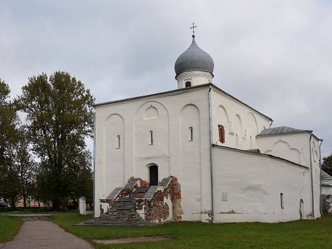 Петербургские археологи нашли в Великом Новгороде литургический хлеб, испечённый 700 лет назад