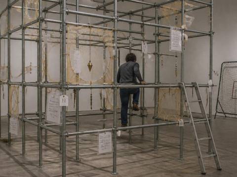 Южнокорейская художница превратила навязчивые ритуалы в площадку для детских игр
