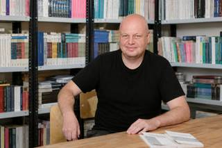 «Нужно расколдовать мантры волхвов XX века»: интервью с издателем Ad Marginem Михаилом Котоминым